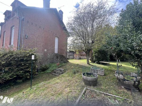 LA FERTE MACE, maison de centre-ville avec jardin