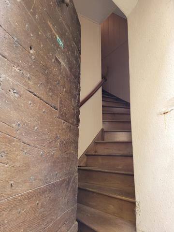 Grande Maison avec 2 appartements + caves et cour