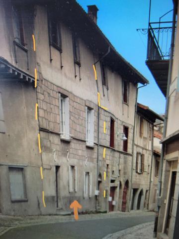 Grande Maison avec 2 appartements + caves et cour