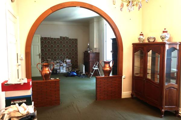 Grande Maison avec 2 appartements + caves et cour