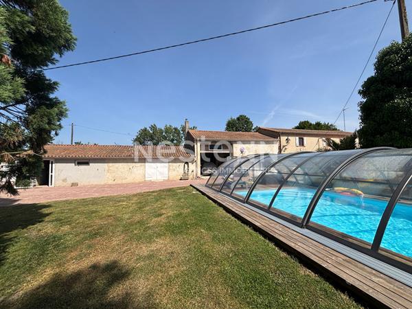 A vendre - Grande maison familiale avec piscine, dépendances et écuries - 9 pièces - 205m² - entre Thouars et Argentonnay - D5878