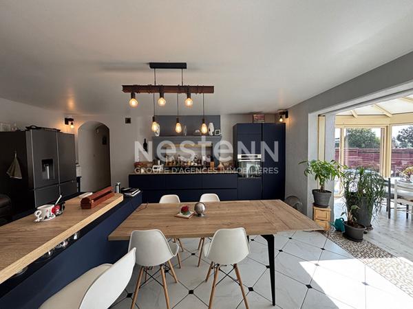 A vendre - Grande maison familiale avec piscine, dépendances et écuries - 9 pièces - 205m² - entre Thouars et Argentonnay - D5878