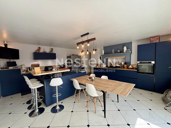 A vendre - Grande maison familiale avec piscine, dépendances et écuries - 9 pièces - 205m² - entre Thouars et Argentonnay - D5878