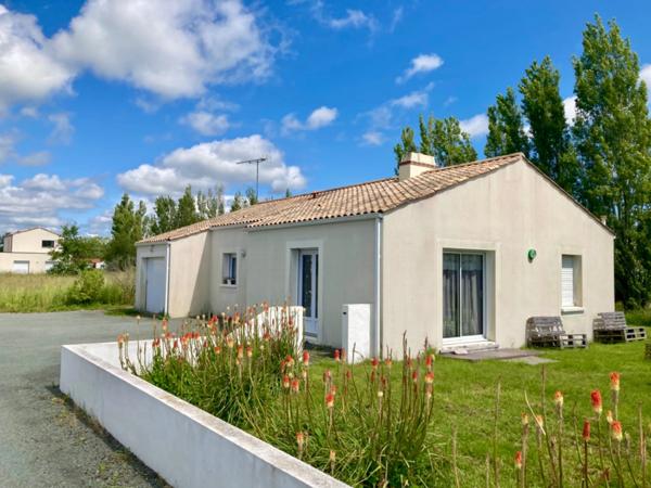 Dpt Vendée (85), à vendre LE PERRIER Maison T4 Plain pied sur 1000,00 m2 -