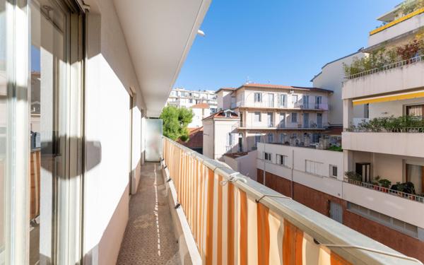 Appartement à vendre    1 pièce • 31 m2 Nice