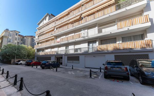 Appartement à vendre    1 pièce • 31 m2 Nice