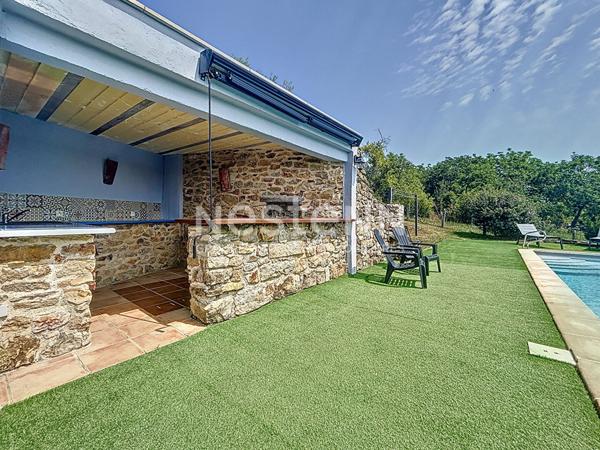 Belle bâtisse en pierre à vendre Saint Laurent Les Tours / Piscine / Cuisine d'été / 2 chambres + 1 suite parentale / Gîte possible / Double Garage / Vie de plain pied / Vue imprenable / Terrain de pétanque / Séjour cathédrale / Poulailler