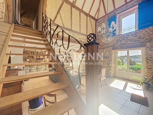 Belle bâtisse en pierre à vendre Saint Laurent Les Tours / Piscine / Cuisine d'été / 2 chambres + 1 suite parentale / Gîte possible / Double Garage / Vie de plain pied / Vue imprenable / Terrain de pétanque / Séjour cathédrale / Poulailler