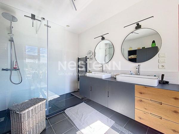 Belle bâtisse en pierre à vendre Saint Laurent Les Tours / Piscine / Cuisine d'été / 2 chambres + 1 suite parentale / Gîte possible / Double Garage / Vie de plain pied / Vue imprenable / Terrain de pétanque / Séjour cathédrale / Poulailler