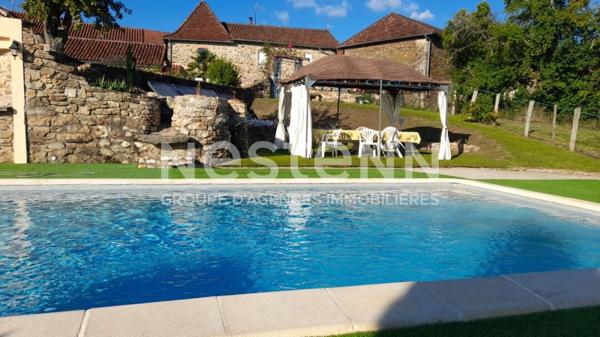 Belle bâtisse en pierre à vendre Saint Laurent Les Tours / Piscine / Cuisine d'été / 2 chambres + 1 suite parentale / Gîte possible / Double Garage / Vie de plain pied / Vue imprenable / Terrain de pétanque / Séjour cathédrale / Poulailler