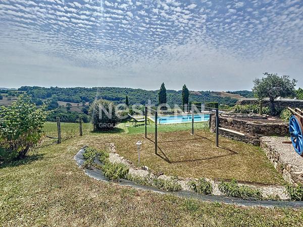 Belle bâtisse en pierre à vendre Saint Laurent Les Tours / Piscine / Cuisine d'été / 2 chambres + 1 suite parentale / Gîte possible / Double Garage / Vie de plain pied / Vue imprenable / Terrain de pétanque / Séjour cathédrale / Poulailler