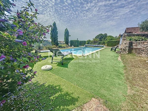 Belle bâtisse en pierre à vendre Saint Laurent Les Tours / Piscine / Cuisine d'été / 2 chambres + 1 suite parentale / Gîte possible / Double Garage / Vie de plain pied / Vue imprenable / Terrain de pétanque / Séjour cathédrale / Poulailler