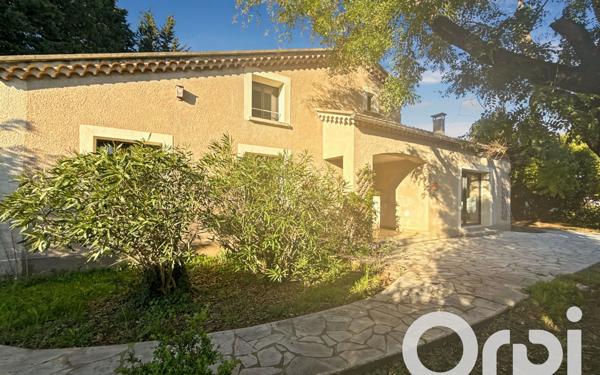 Maison à vendre    8 pièces •  Pont-Saint-Esprit