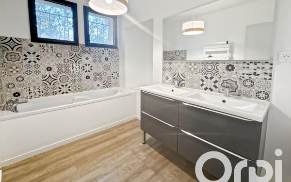 Maison à vendre    8 pièces •  Pont-Saint-Esprit