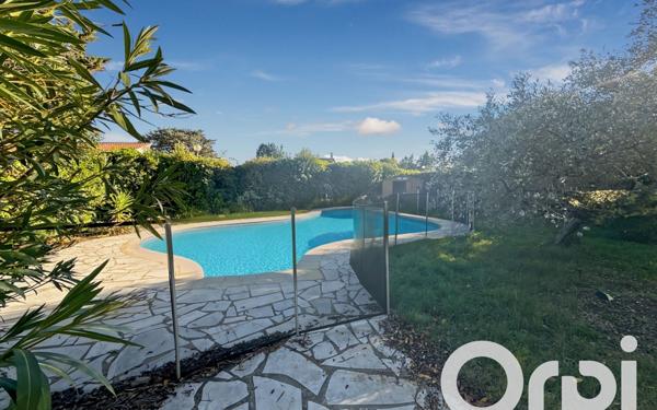 Maison à vendre    8 pièces •  Pont-Saint-Esprit