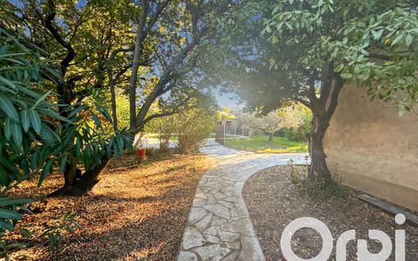 Maison à vendre    8 pièces •  Pont-Saint-Esprit