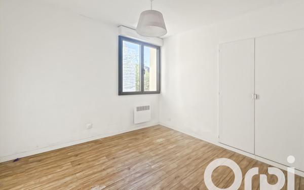 Maison à vendre    8 pièces •  Pont-Saint-Esprit