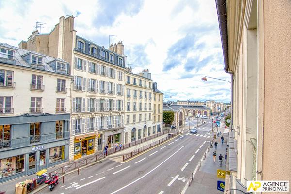 Versailles Notre-Dame Appartement 5 pièces 97m² carrez situé au 2ème étage 825 000 € ** - Référence 25547