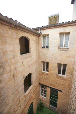 T3 à rénover- Immeuble Pierre de taille Bordeaux Saint Michel