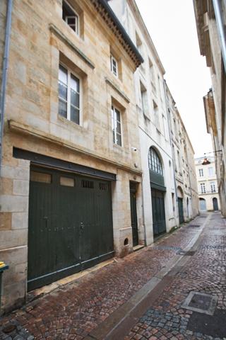 T3 à rénover- Immeuble Pierre de taille Bordeaux Saint Michel