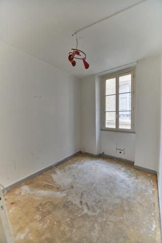T3 à rénover- Immeuble Pierre de taille Bordeaux Saint Michel
