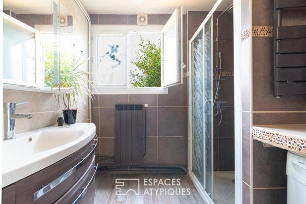 Maison de plain pied avec jardin arboré de 1400m²