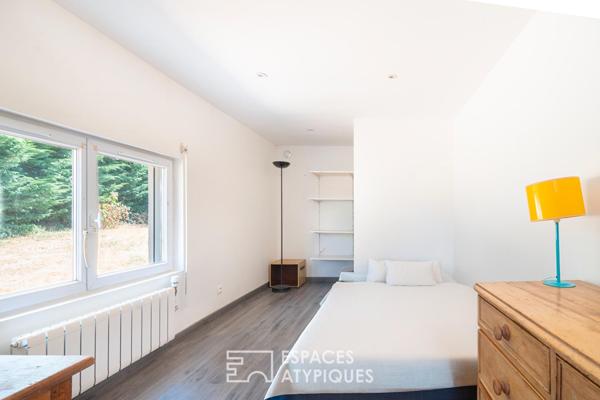 Maison de plain pied avec jardin arboré de 1400m²