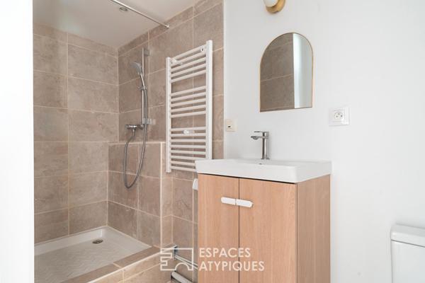 Maison de plain pied avec jardin arboré de 1400m²