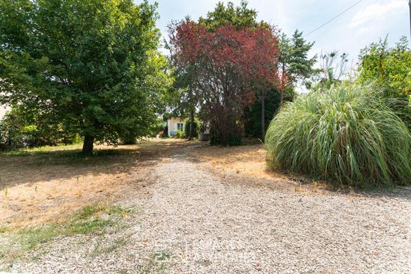 Maison de plain pied avec jardin arboré de 1400m²