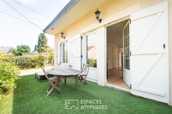 Maison de plain pied avec jardin arboré de 1400m²