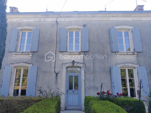 Belle Maison de caractère de 165 m²,  le charme de la campagne aux portes de Saint-Maixent l'école

Au rez-de-chaussée :

- Une belle et vaste pièce de vie avec cuisine ouverte, équipée et aménagée.
- Une arrière-cuisine.
- Une salle d'eau et  toilettes séparées.
- Une annexe attenante accessible directement depuis la maison.

Aux étages :

- Au 1er étage : deux grandes chambres et une salle d’eau.
- Au 2ème étage : des combles aménagés comprenant deux chambres supplémentaires.

Caractéristiques techniques :

- Chauffage : trois modes disponibles (insert, électrique et chaudière au fioul).
- Toiture en ardoise refaite à neuf.
- Isolation par l'extérieur réalisée sur la partie arrière de la maison.

Extérieurs :

- Un agréable jardin paysager avec goût.
- Une vaste grange offrant un beau potentiel de stockage ou d'aménagement.



Je reste à votre disposition pour toute information complémentaire ou pour organiser une visite.