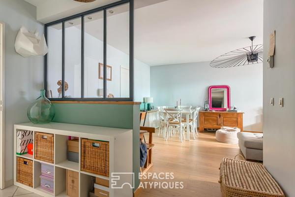 Appartement contemporain rénové avec verrière et balcon