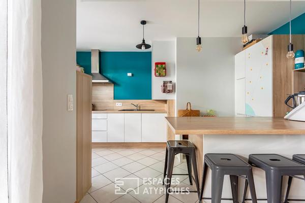 Appartement contemporain rénové avec verrière et balcon