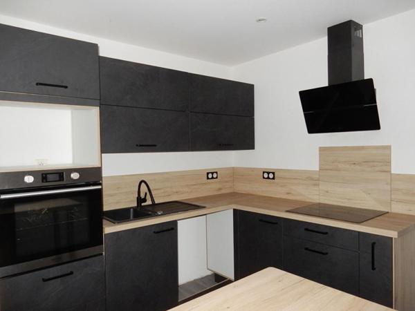 Le Puy-En-Velay 43000 bel appartement traversant entièrement rénové de 74,5 m², 4 pièces dont 3 chambres