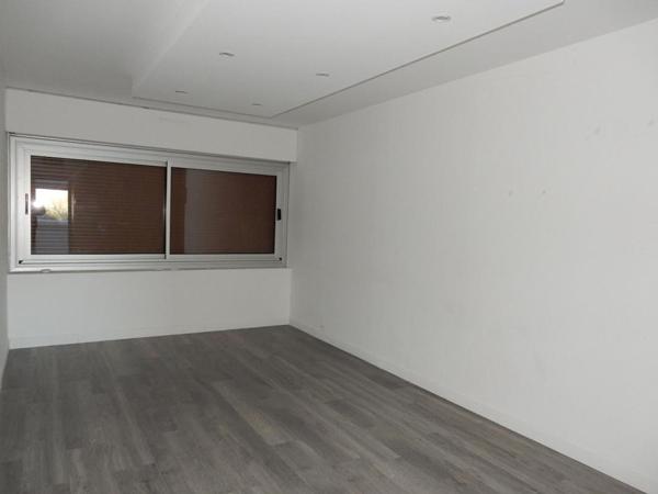 Le Puy-En-Velay 43000 bel appartement traversant entièrement rénové de 74,5 m², 4 pièces dont 3 chambres