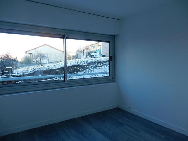 Le Puy-En-Velay 43000 bel appartement traversant entièrement rénové de 74,5 m², 4 pièces dont 3 chambres