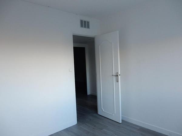 Le Puy-En-Velay 43000 bel appartement traversant entièrement rénové de 74,5 m², 4 pièces dont 3 chambres