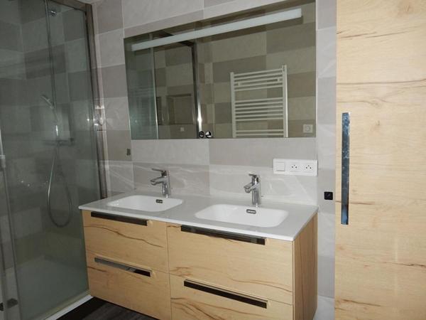 Le Puy-En-Velay 43000 bel appartement traversant entièrement rénové de 74,5 m², 4 pièces dont 3 chambres