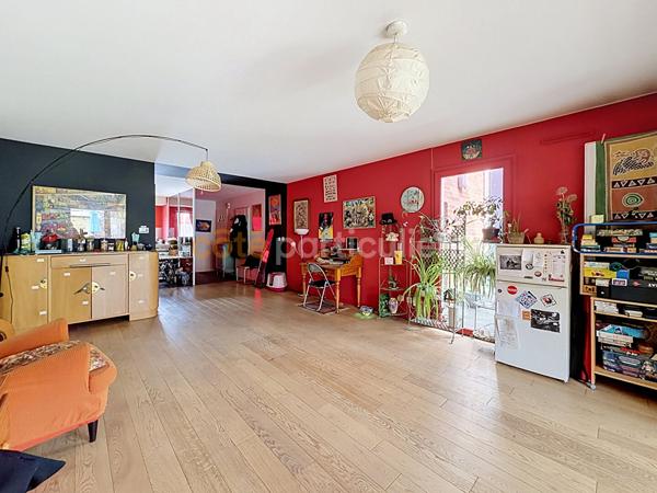Vente
                Maison132 m² - 5 Pièces -
                    VILLENEUVE D ASCQ (59491)