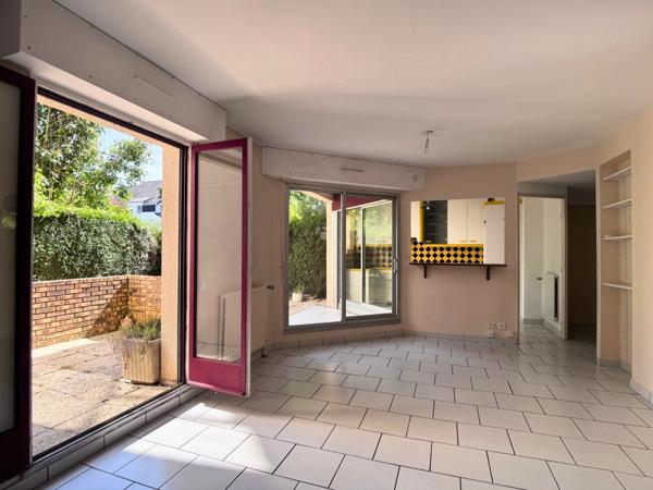 Grand T3 en rez-de-jardin avec terrasse et parking – Calme, lumineux, à 10 min du centre