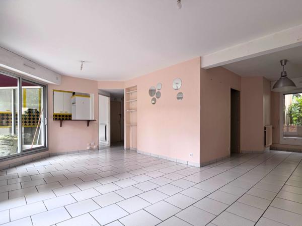 Grand T3 en rez-de-jardin avec terrasse et parking – Calme, lumineux, à 10 min du centre