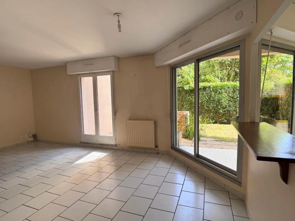 Grand T3 en rez-de-jardin avec terrasse et parking – Calme, lumineux, à 10 min du centre