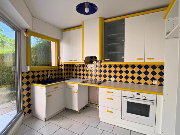 Grand T3 en rez-de-jardin avec terrasse et parking – Calme, lumineux, à 10 min du centre