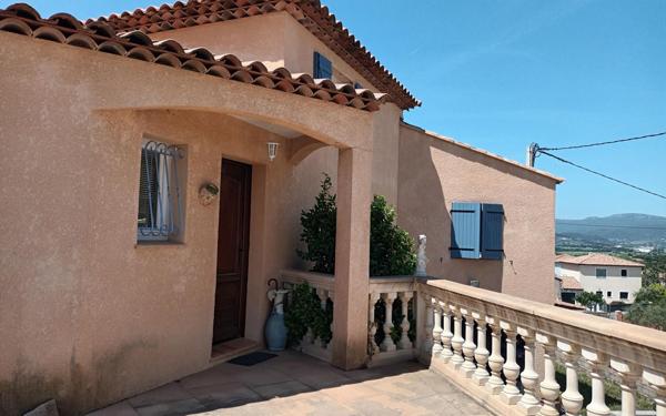 Maison à vendre    4 pièces •  Pierrefeu-du-Var