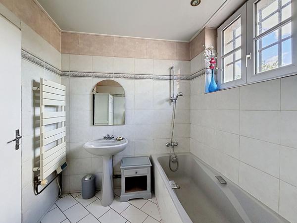 Maison Cregy Les Meaux -160 m2 - 5 chambres - jardin - 2 garages