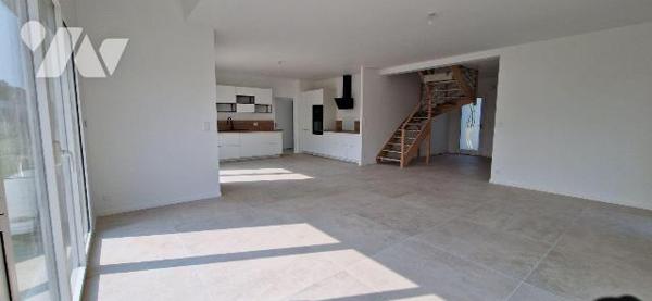 À seulement 15 minutes de Rennes et à proximité immédiate de Janzé, Guichen et de Bain-de-Breta...