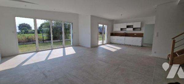 À seulement 15 minutes de Rennes et à proximité immédiate de Janzé, Guichen et de Bain-de-Breta...