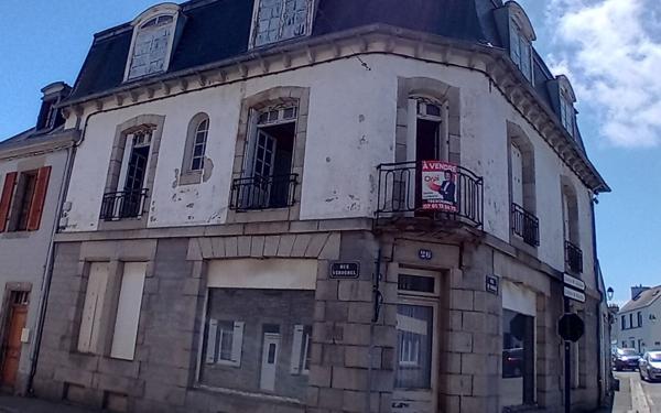 Immeuble à vendre    9 pièces •  Saint-Pol-de-Léon