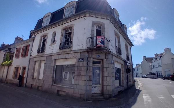 Immeuble à vendre    9 pièces •  Saint-Pol-de-Léon