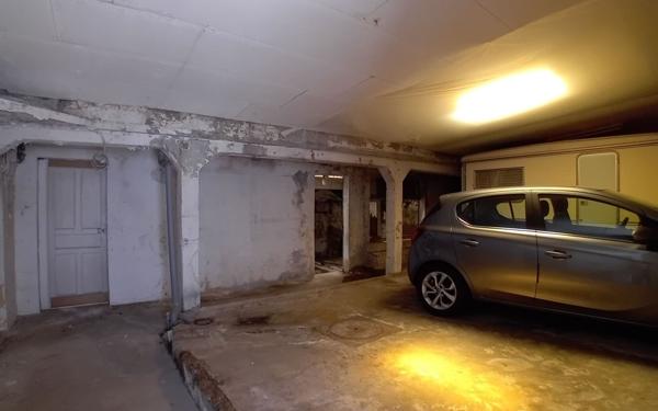 Immeuble à vendre    9 pièces •  Saint-Pol-de-Léon